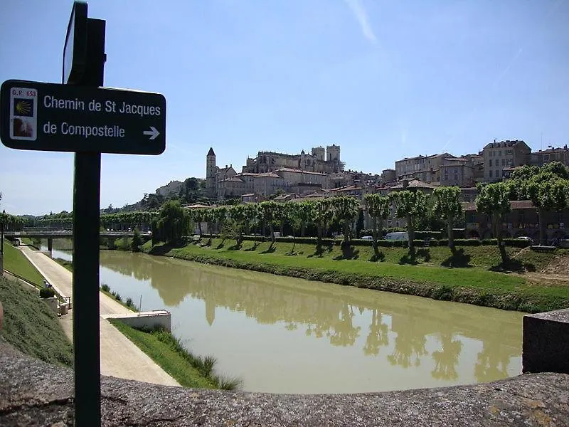 Auch 3 Chambres,120 M2 Au Calme Et En Ville !!! Apartment