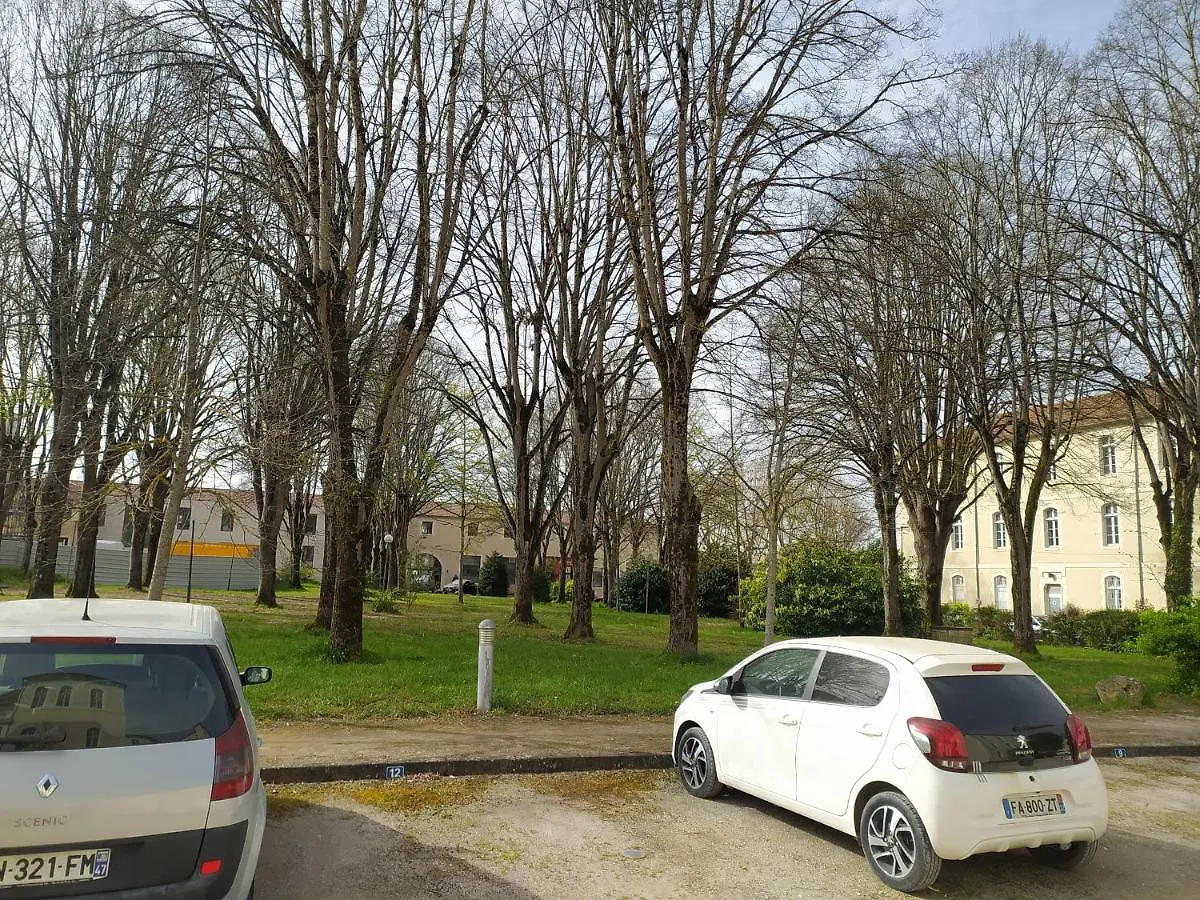 Apartment Auch 3 Chambres,120 M2 Au Calme Et En Ville !!! France