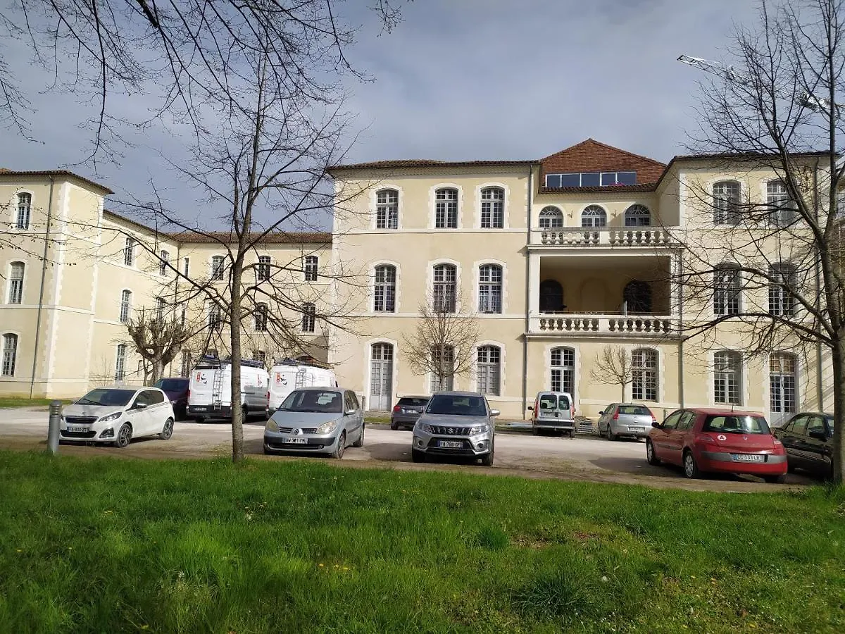 Auch 3 Chambres,120 M2 Au Calme Et En Ville !!!