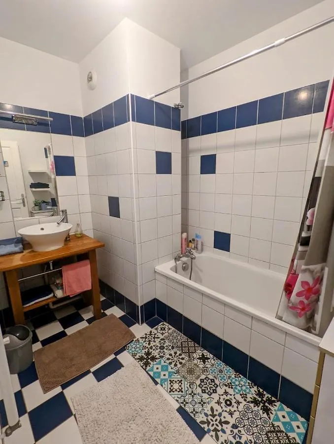 Auch 3 Chambres,120 M2 Au Calme Et En Ville !!! Διαμέρισμα
