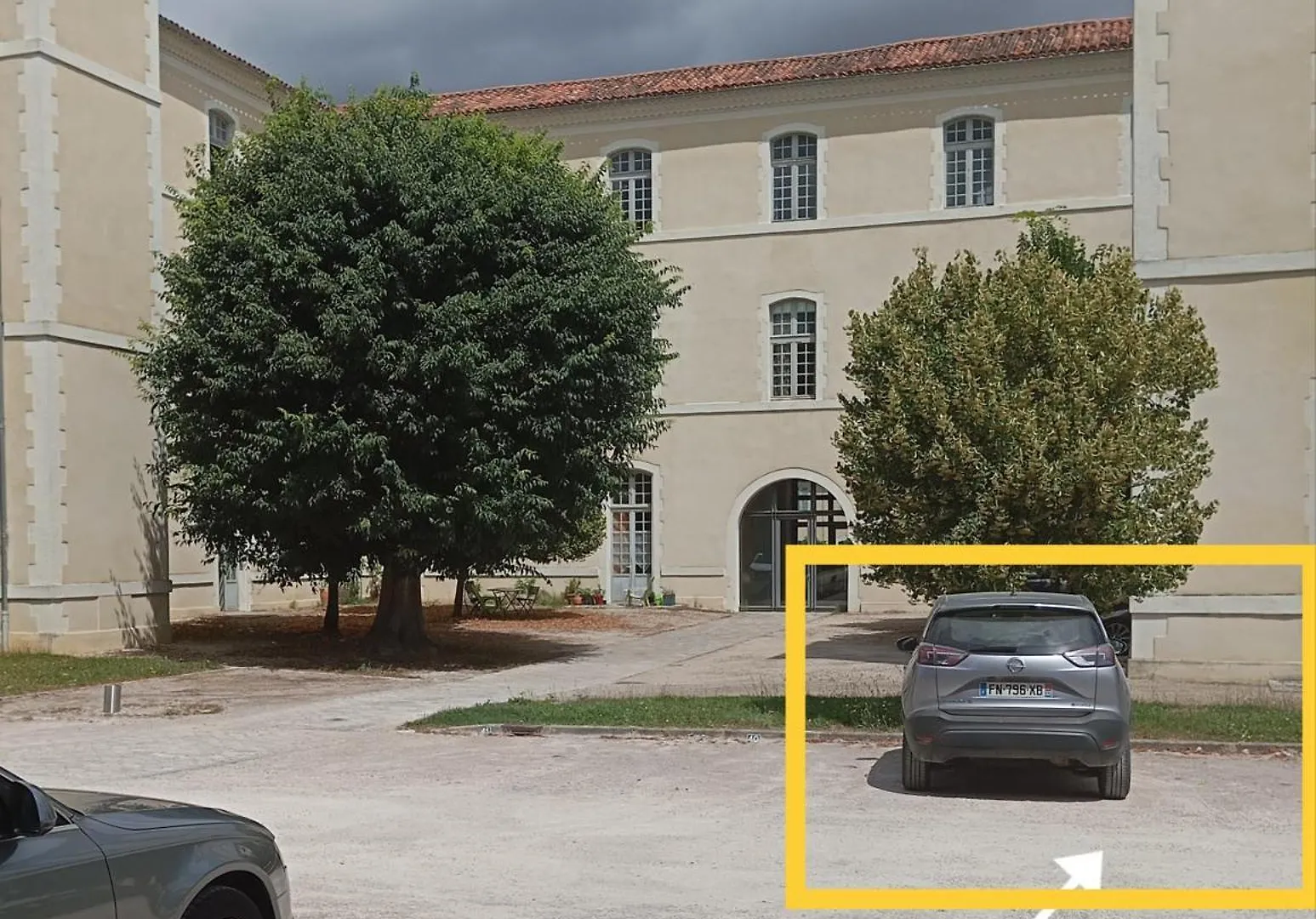 Apartment Auch 3 Chambres,120 M2 Au Calme Et En Ville !!!