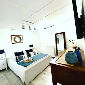 Magnolia 32 Bed & Breakfast